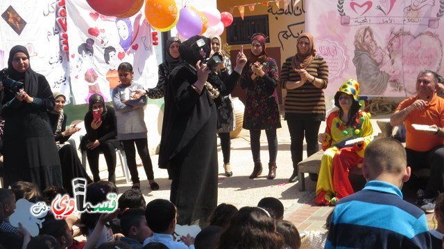 كفرقاسم – فيديو: بساتين الامل, السلام , والمحبة تحتفل بعيد الام على انغام عمو انس وجوقته ..